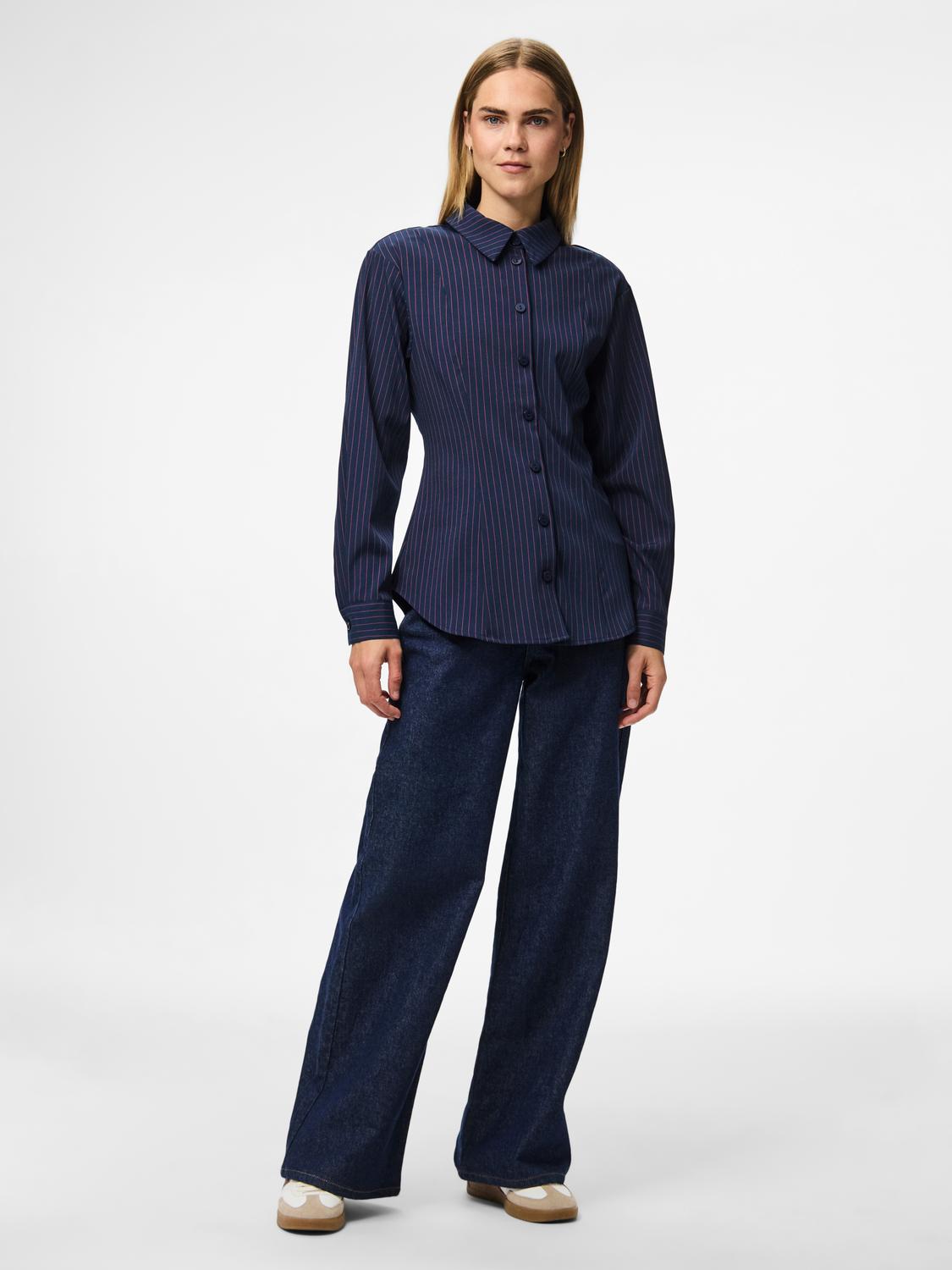 model_shot-front_full